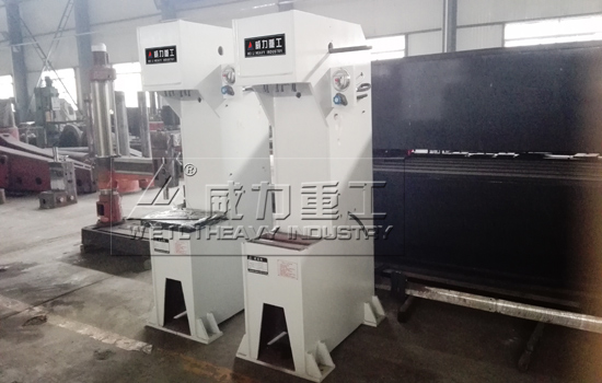 小型單柱液壓機(jī)